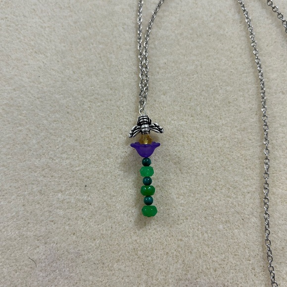 Spring bee necklace - Picture 2 of 2